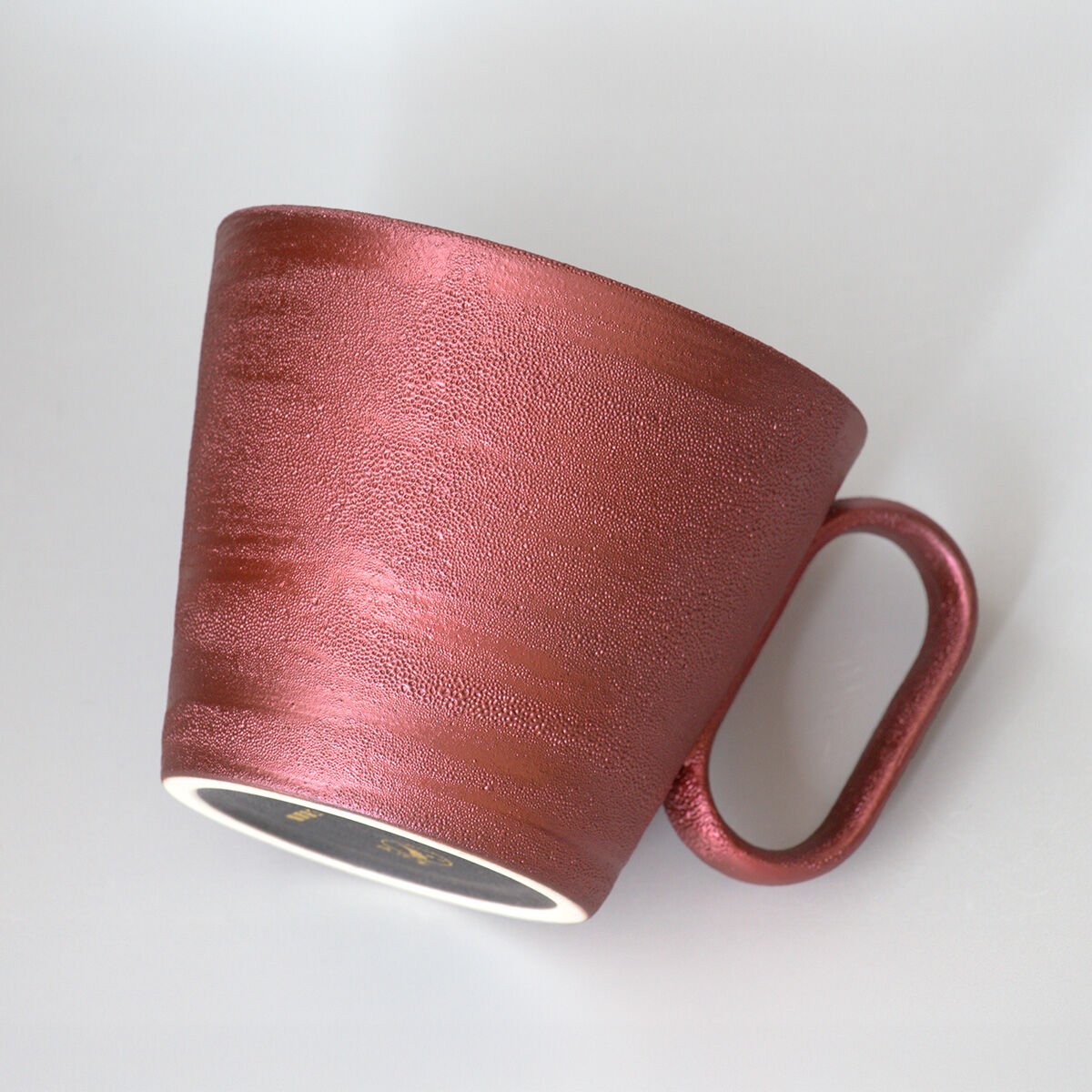 生涯を添い遂げるマグ 有田焼 伝作窯 刷毛目 レッド