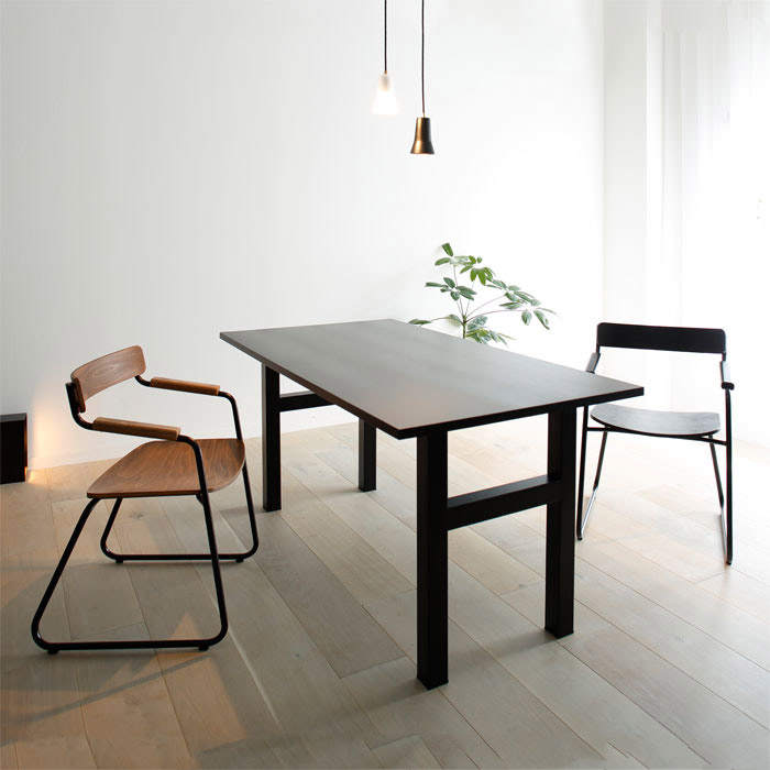 ［岩手］ふるさとの木で生まれる家具 テーブル 赤松 ブラック（1200サイズ）  large image number 1