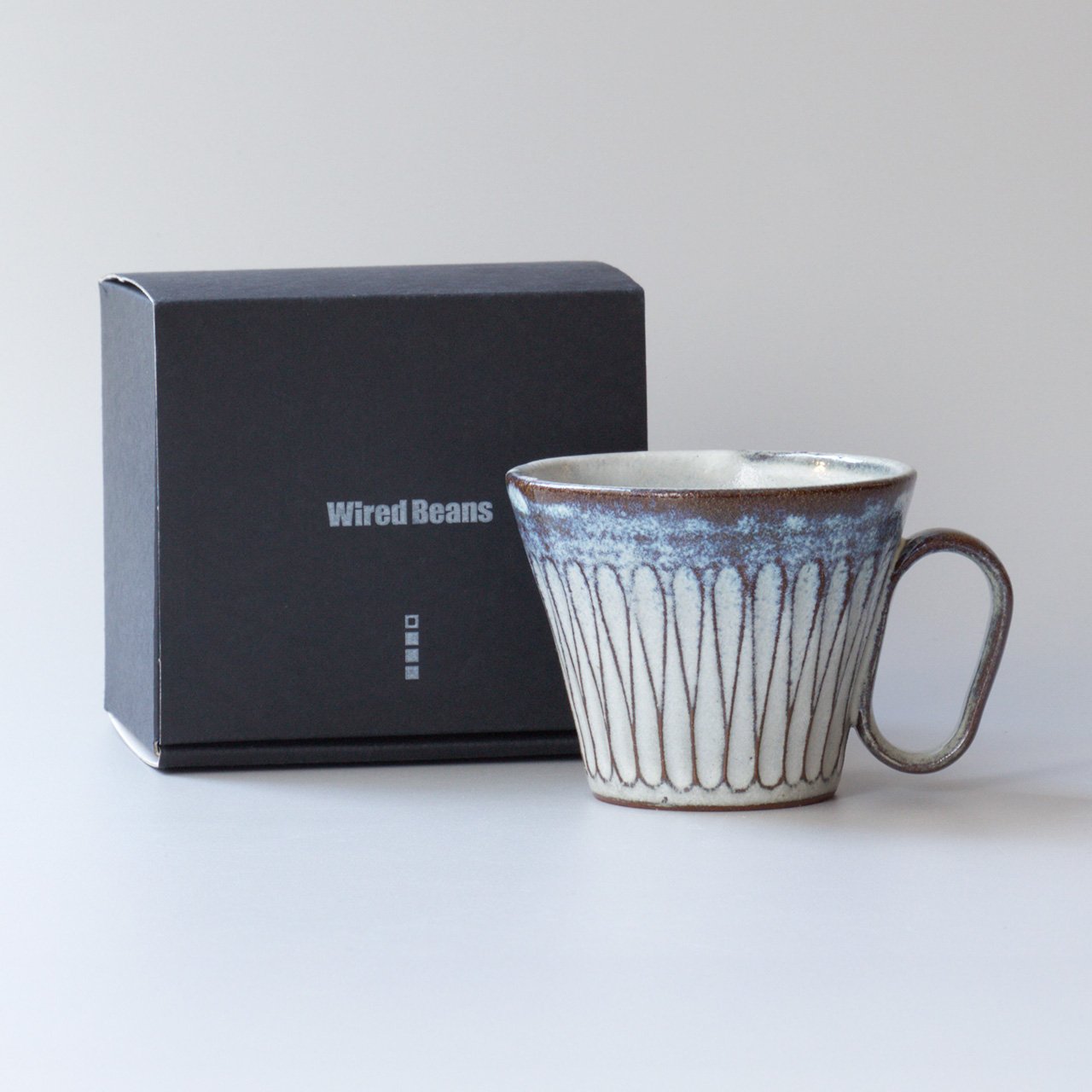 Wired Beans ワイヤードビーンズ 生涯を添い遂げるマグ 丹波焼 しのぎ ブルー 生涯補償付き マグカップ コーヒーカップ 陶器 日本製 職人 手づくり 兵庫 大熊窯遂げるマグ 丹波焼 しのぎ ブルー マグカップ コーヒーカップ 陶器 日本製 職人 手づくり 兵庫 大熊窯 生涯補償 image number 1