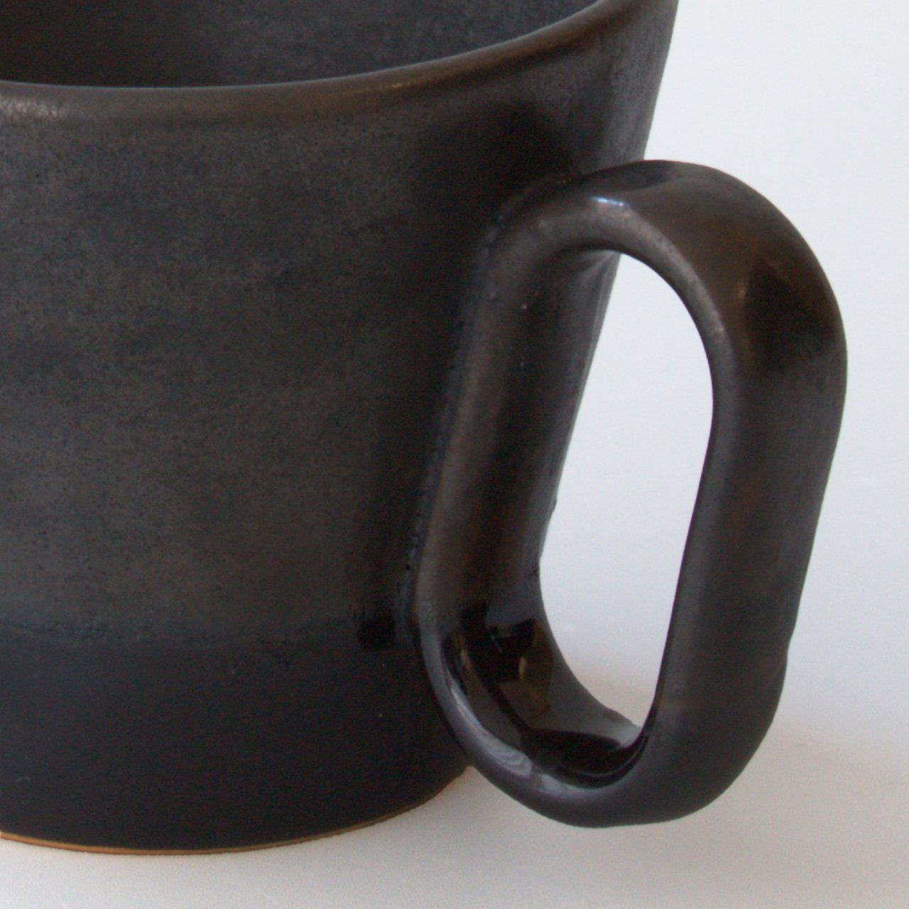 【杉箱入り】生涯を添い遂げるマグ 薩摩焼 帖佐窯 うるみ釉 黒薩摩 うるみ釉 large image number 4