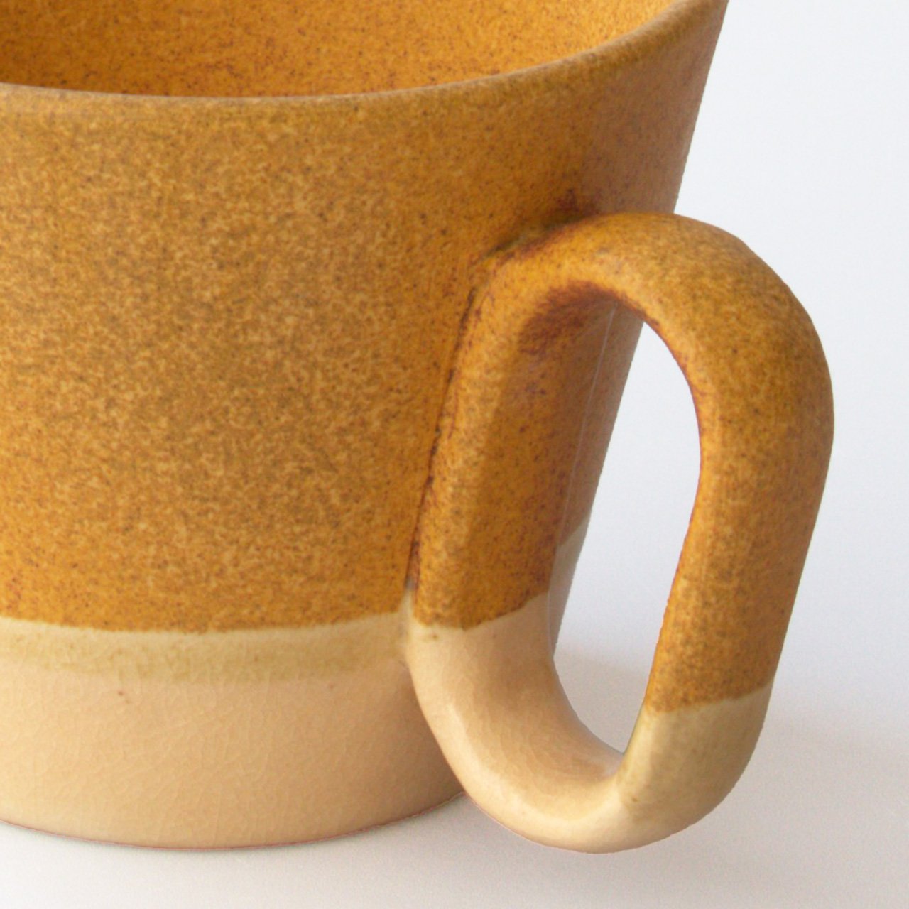 【杉箱入り】生涯を添い遂げるマグ 薩摩焼 帖佐窯 伊羅保釉 白薩摩 伊羅保釉 large image number 4