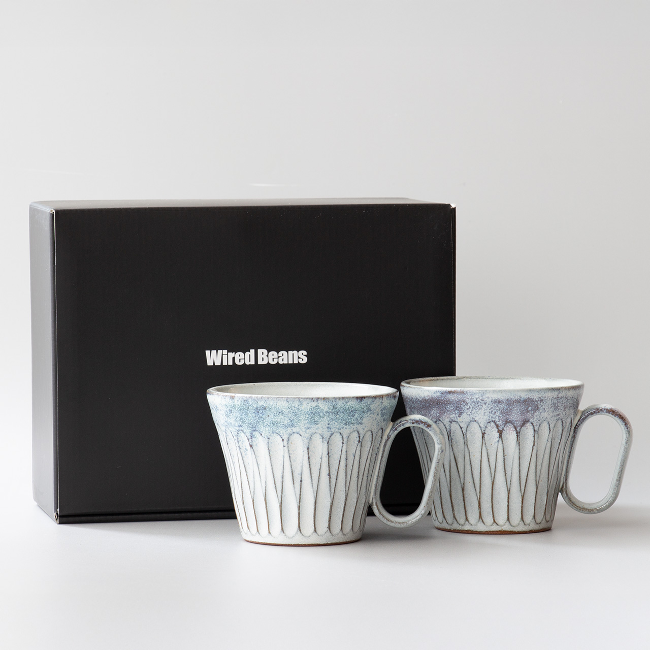 Wired Beans ワイヤードビーンズ 生涯を添い遂げるマグ 丹波焼 しのぎ ペアセット ブルー・パープル ギフトボックス入り 生涯補償付き マグカップ コーヒーカップ ペアマグ 陶器 日本製 職人 手づくり 兵庫 大熊窯 image number 1
