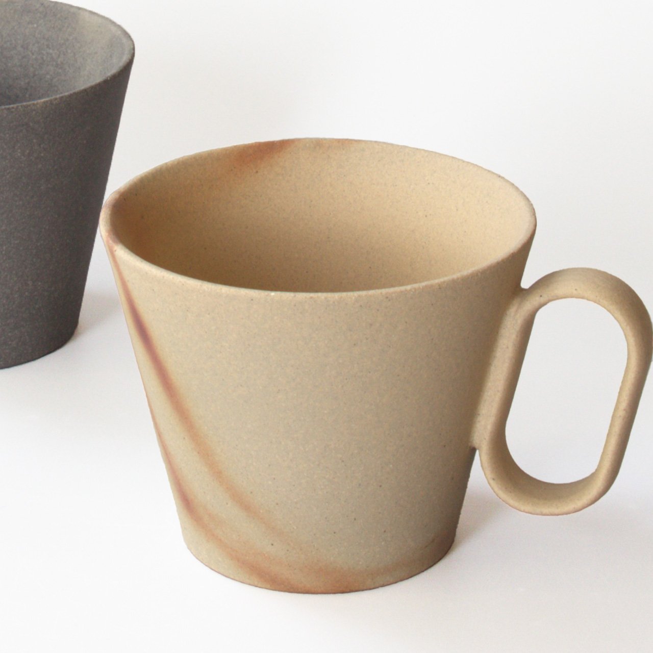 生涯を添い遂げるマグ 再生備前 三石窯 緋襷 ペアセット ブラック・ホワイト ギフトボックス入り  large image number 8