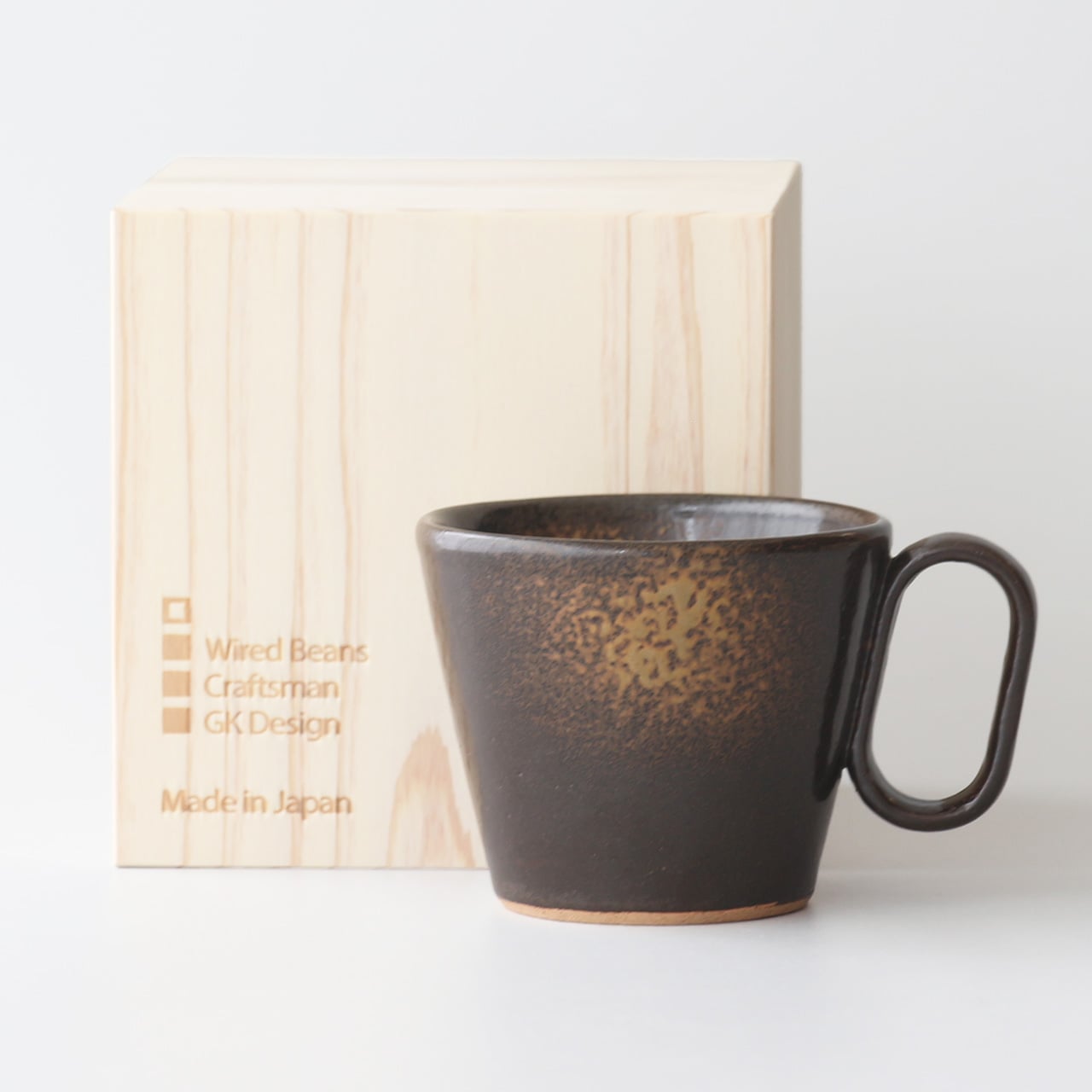 生涯を添い遂げるマグ 大谷焼 梅里窯 灰茶 杉箱入り 灰茶 large image number 1