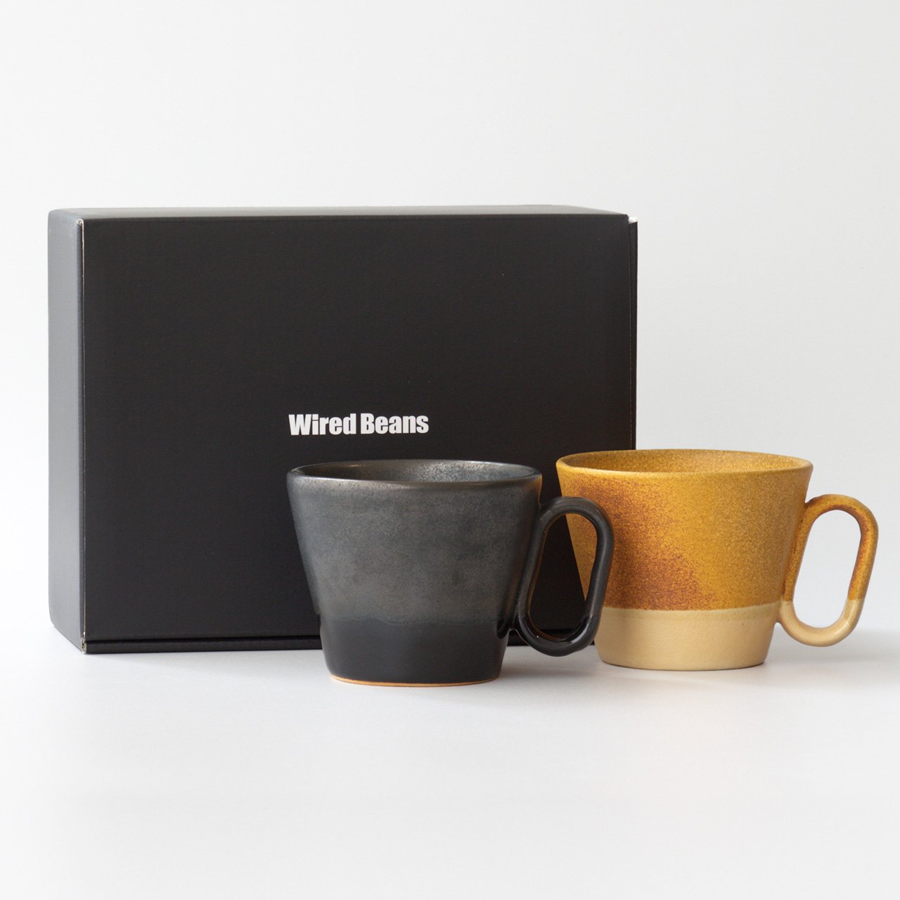 生涯を添い遂げるマグ 薩摩焼 帖佐窯 ペアセット うるみ釉 黒薩摩・伊羅保釉 白薩摩 ギフトボックス入り うるみ釉・伊羅保釉 large image number 1