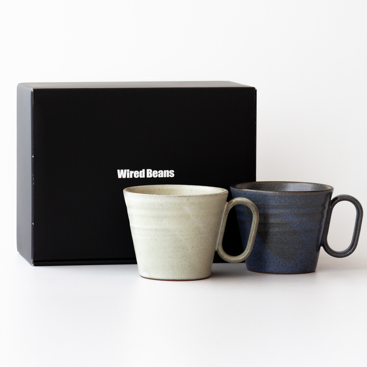 生涯を添い遂げるマグ 内原野焼 陽和工房 ペアセット 卯の花・群青 ギフトボックス入り 卯の花・群青 large image number 1